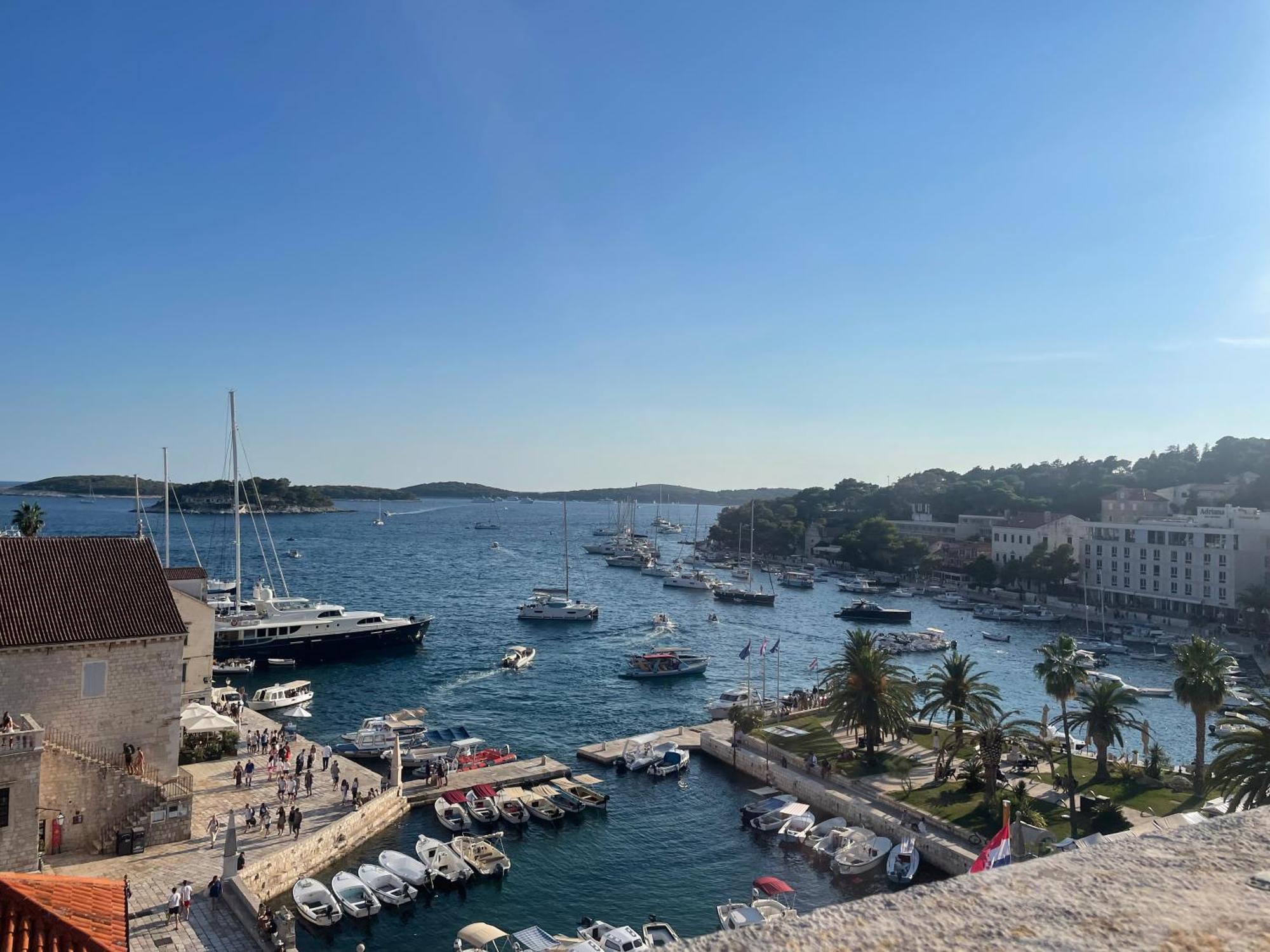 Apartments Sunny Elza Hvar Town Exteriör bild