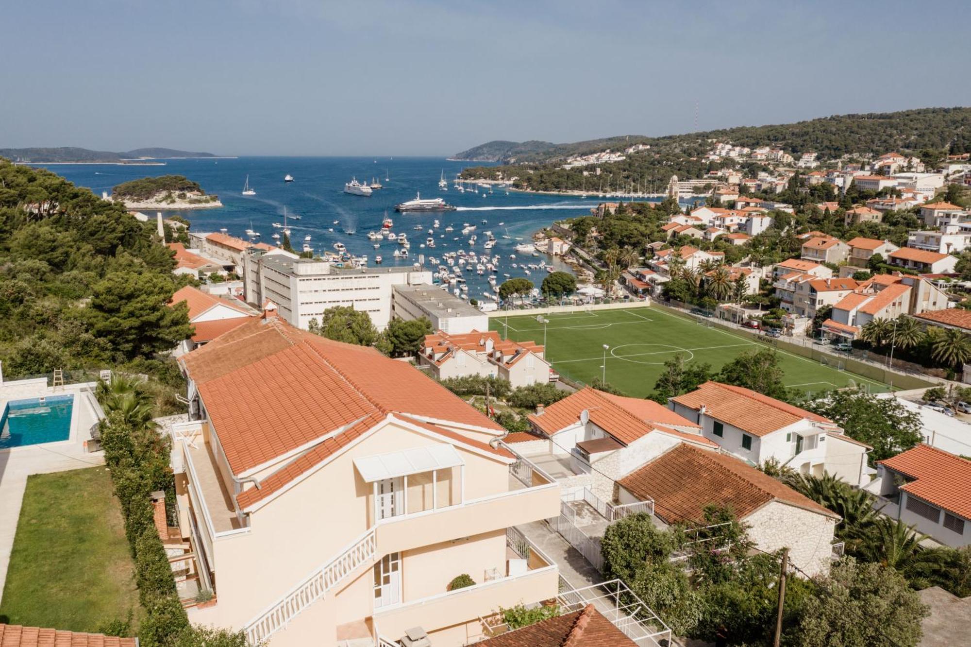 Apartments Sunny Elza Hvar Town Exteriör bild