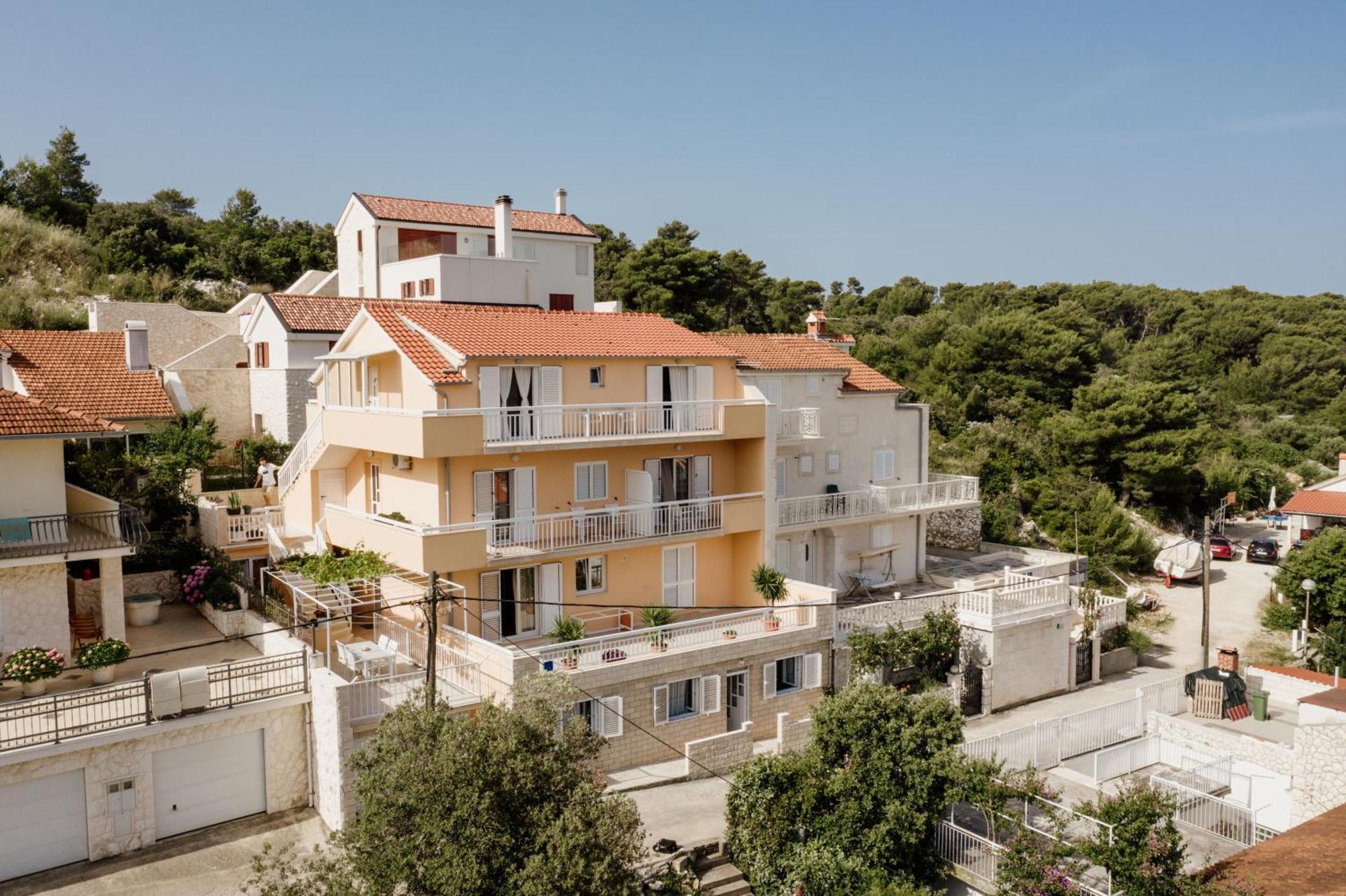 Apartments Sunny Elza Hvar Town Exteriör bild